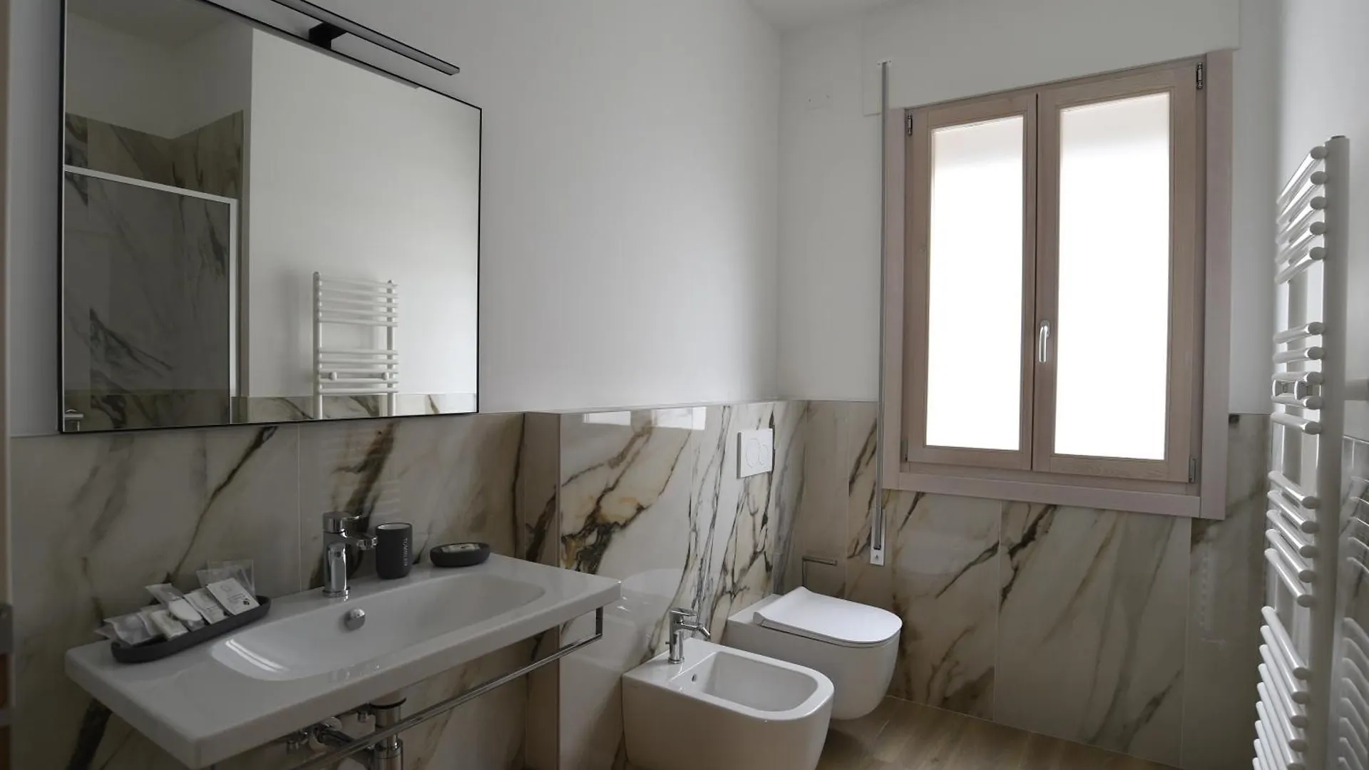 Bed And Breakfast Alla Posta Venedik